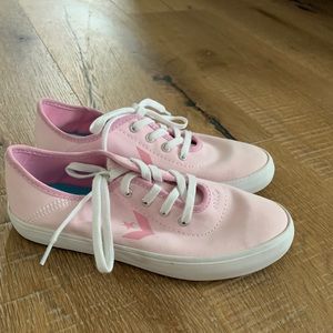 New Pink Converse girls tennis shoes size 1 kids